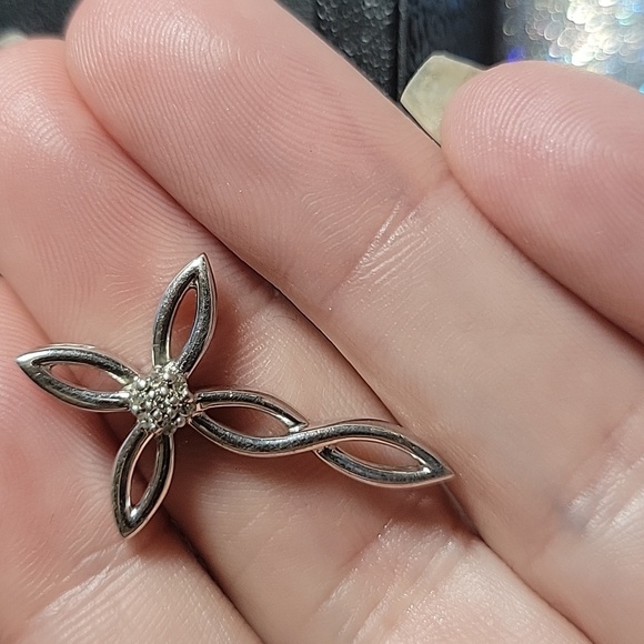 Diamond Twist Cross Necklace Pendant Kay Jeweler 925 Sterling Silver 1/20th Ct - Picture 4 of 8